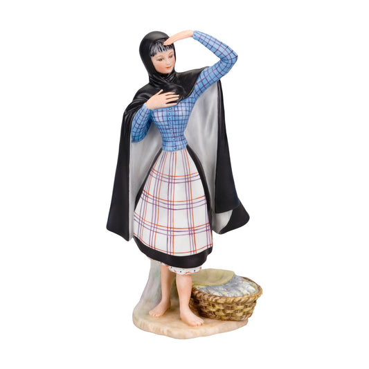 Trajes Regionais; Sculpture; Estremadura Woman